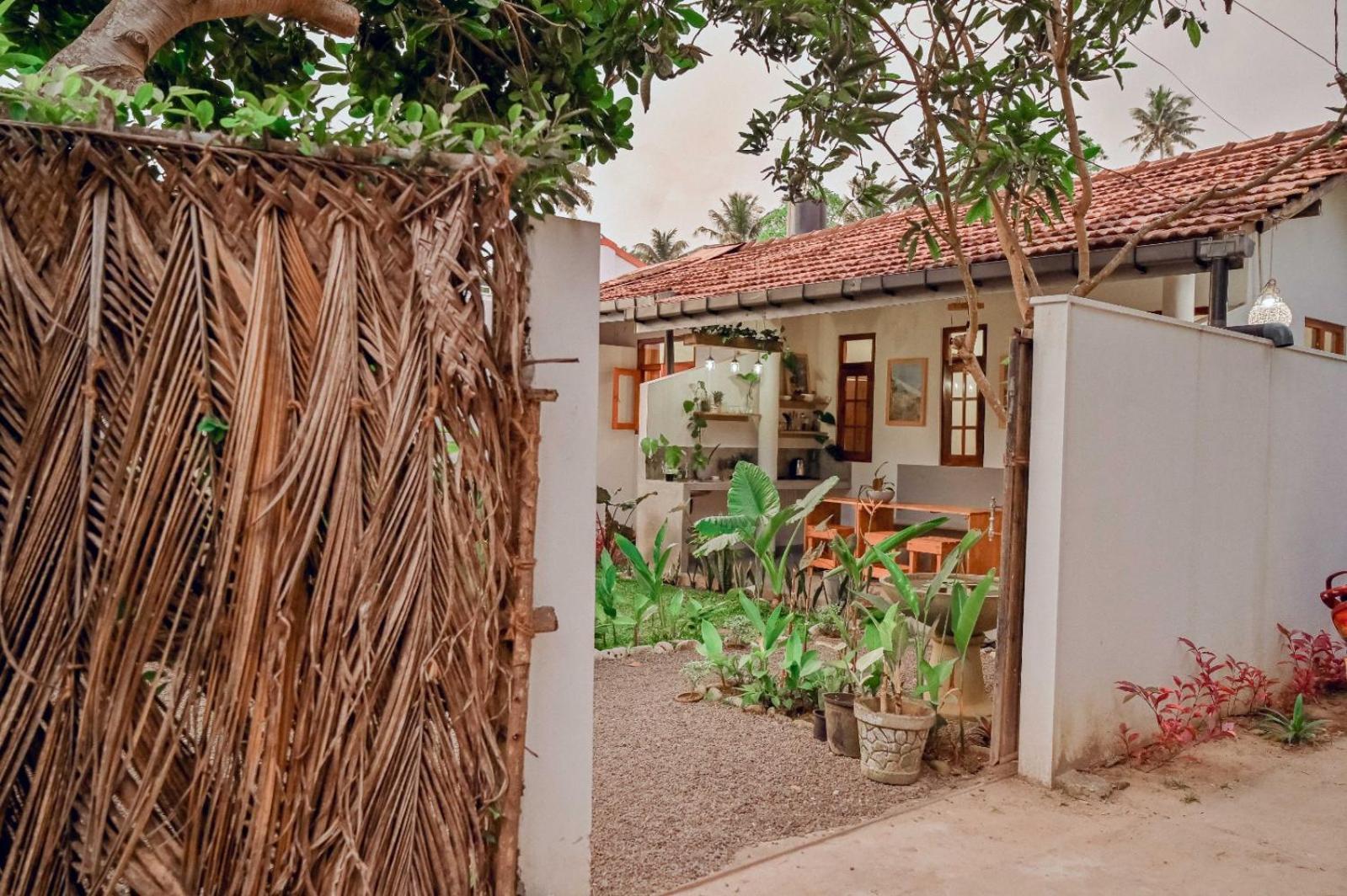 Cosynsurf Bed & Breakfast Matara Exterior foto